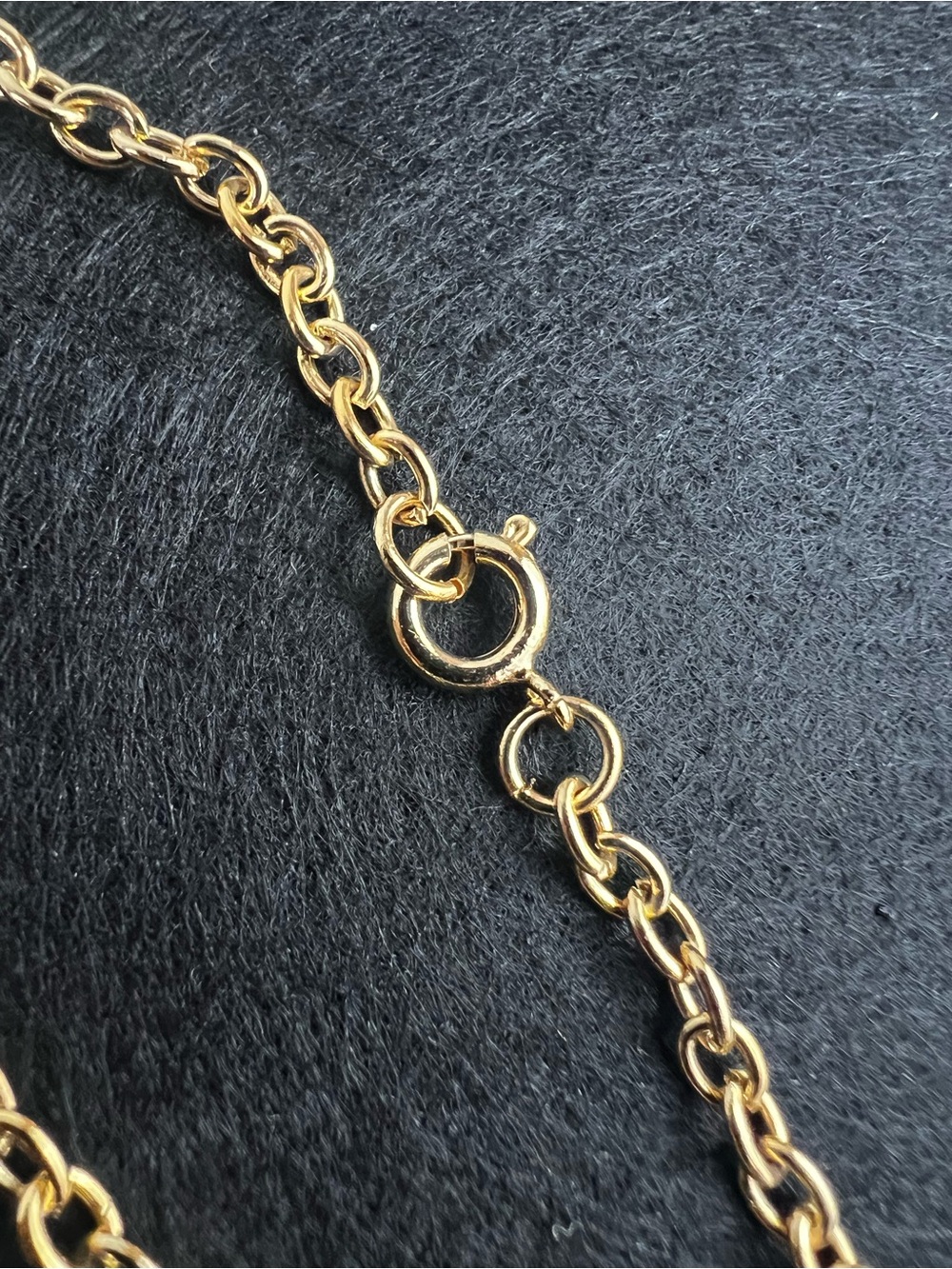 Vintage 1970s Gold Tone Articulated Fish Pendant Necklace - Picture 6 of 9